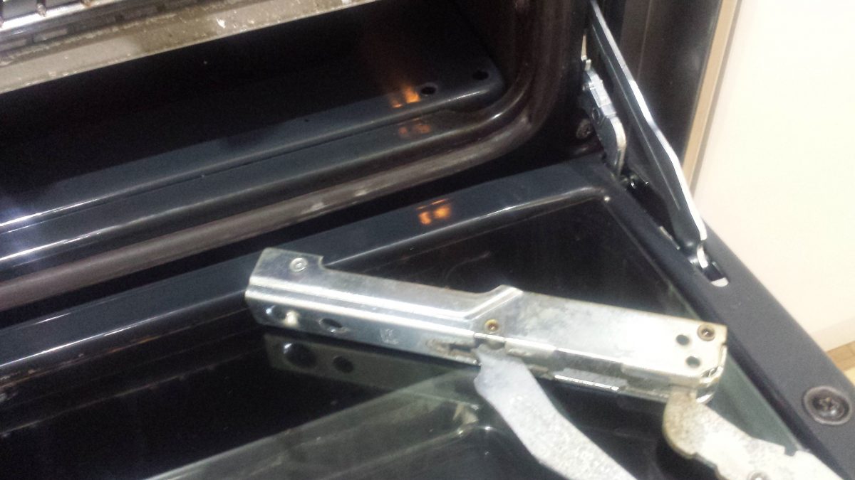 Smeg Oven Hinge Replacement Mill Park 3082 Melbourne Oven Repairs In Melbourne